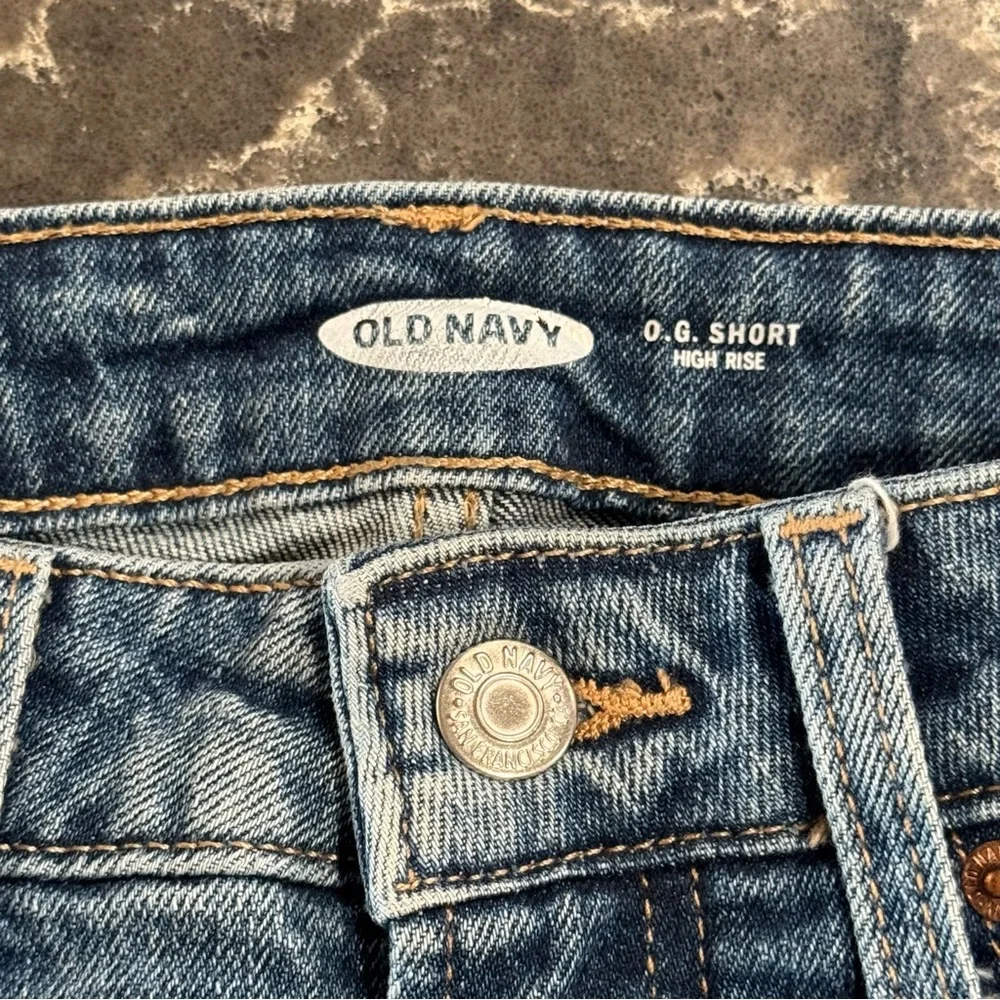 Old Navy High Rise Shorts - Picture 3 of 6